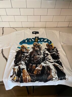 Men’s Graphic Design Tee Size S.